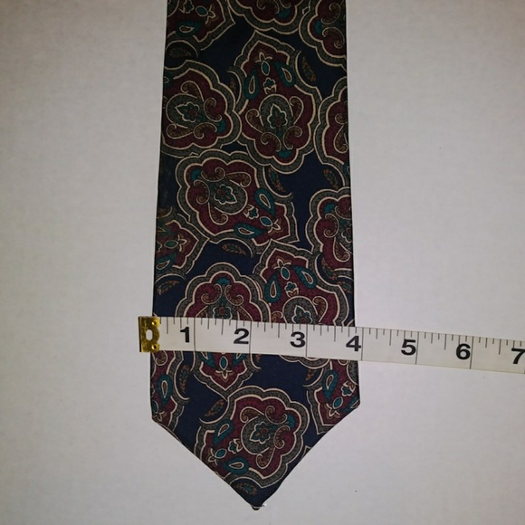 Pure Silk Van Heusen Tie - Picture 5 of 8